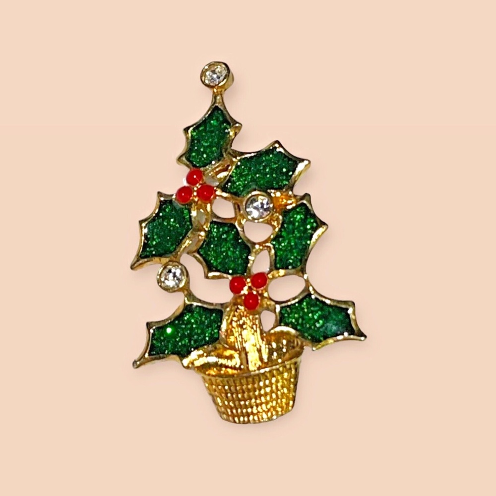 AVON Nina Ricci Christmas Tree Pin Enameled Rhinestones Red Berries 2002 Signed